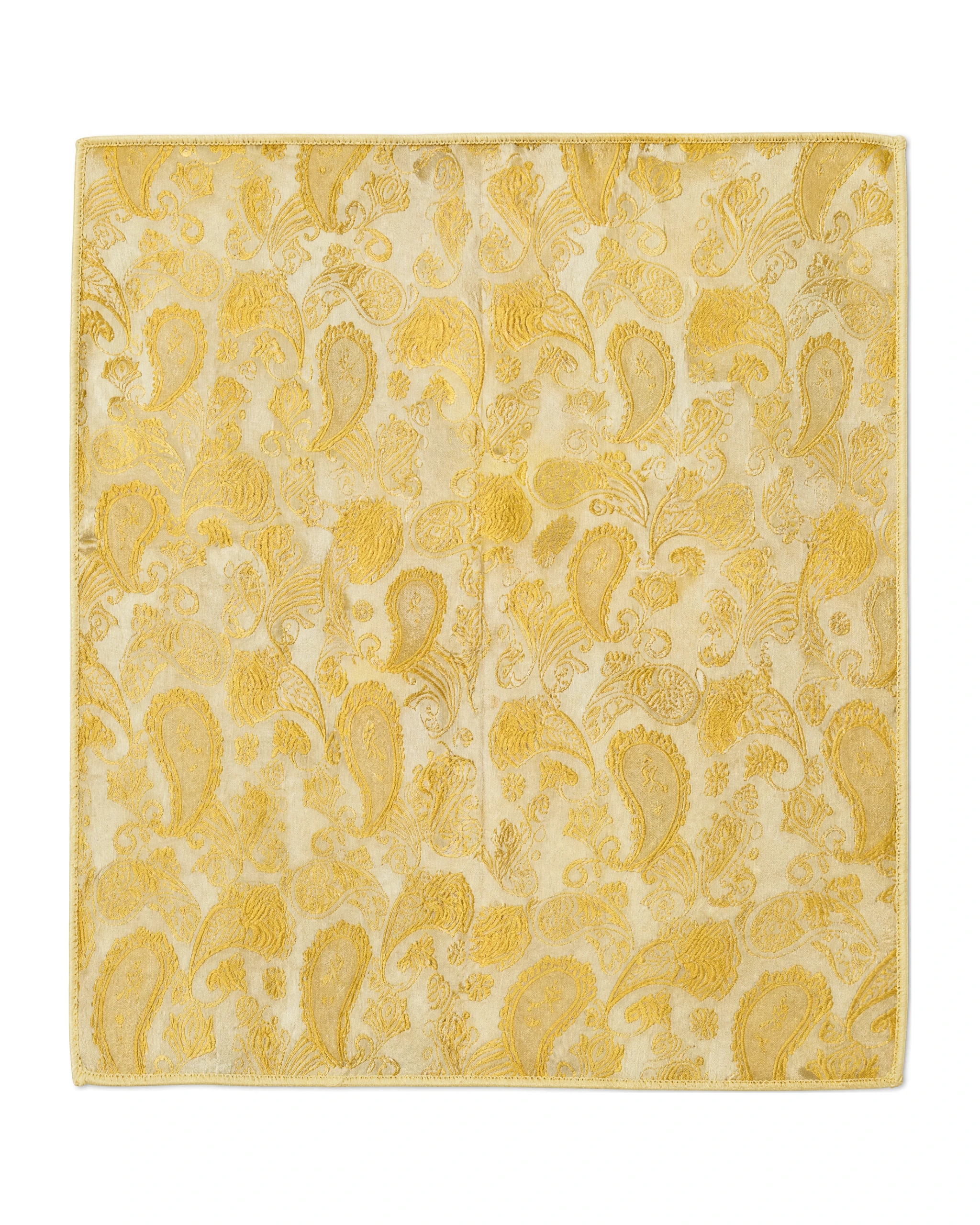 lommeklud-i-gul-paisley-silke-03