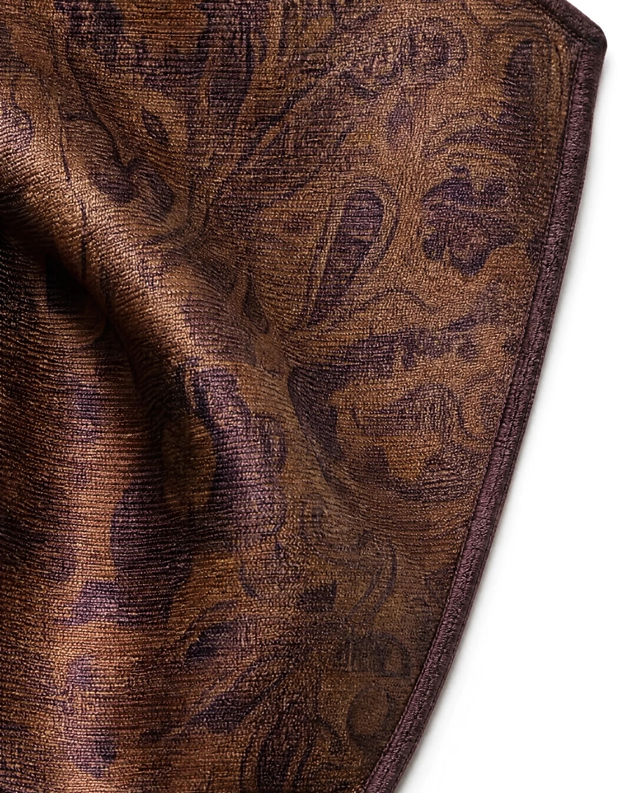 lommeklud-i-brun-paisley-silke-02