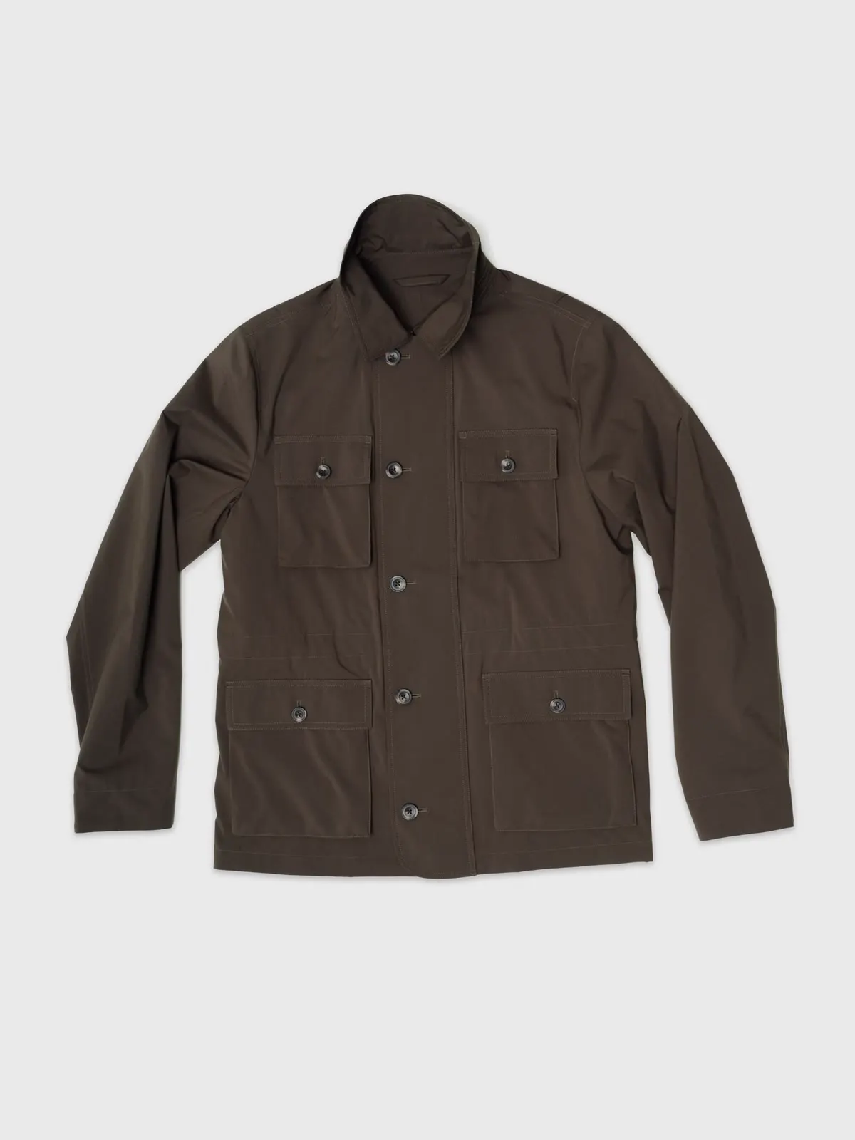 Mørkebrun field jacket med lynlås og klaplommer