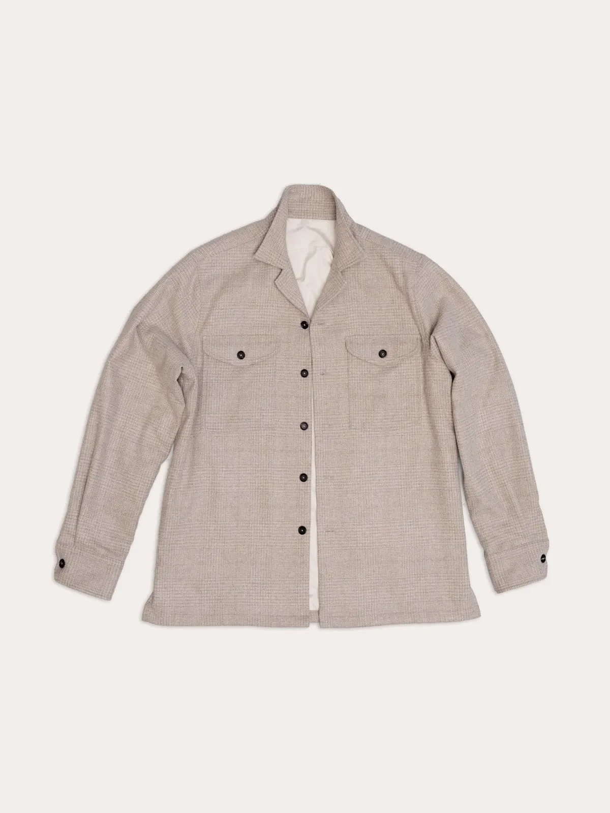Light checked shirt jacket with chest pockets and buttons, seen from the front