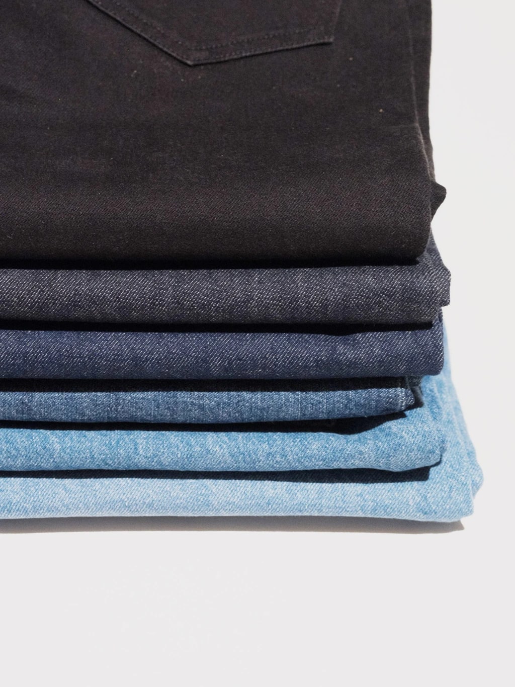 Black Tapered Jeans – detail