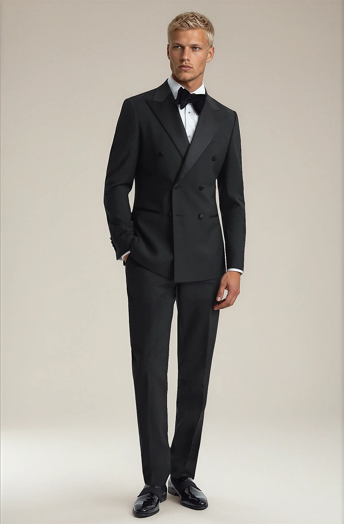 Tuxedo in black wool with satin lapels.