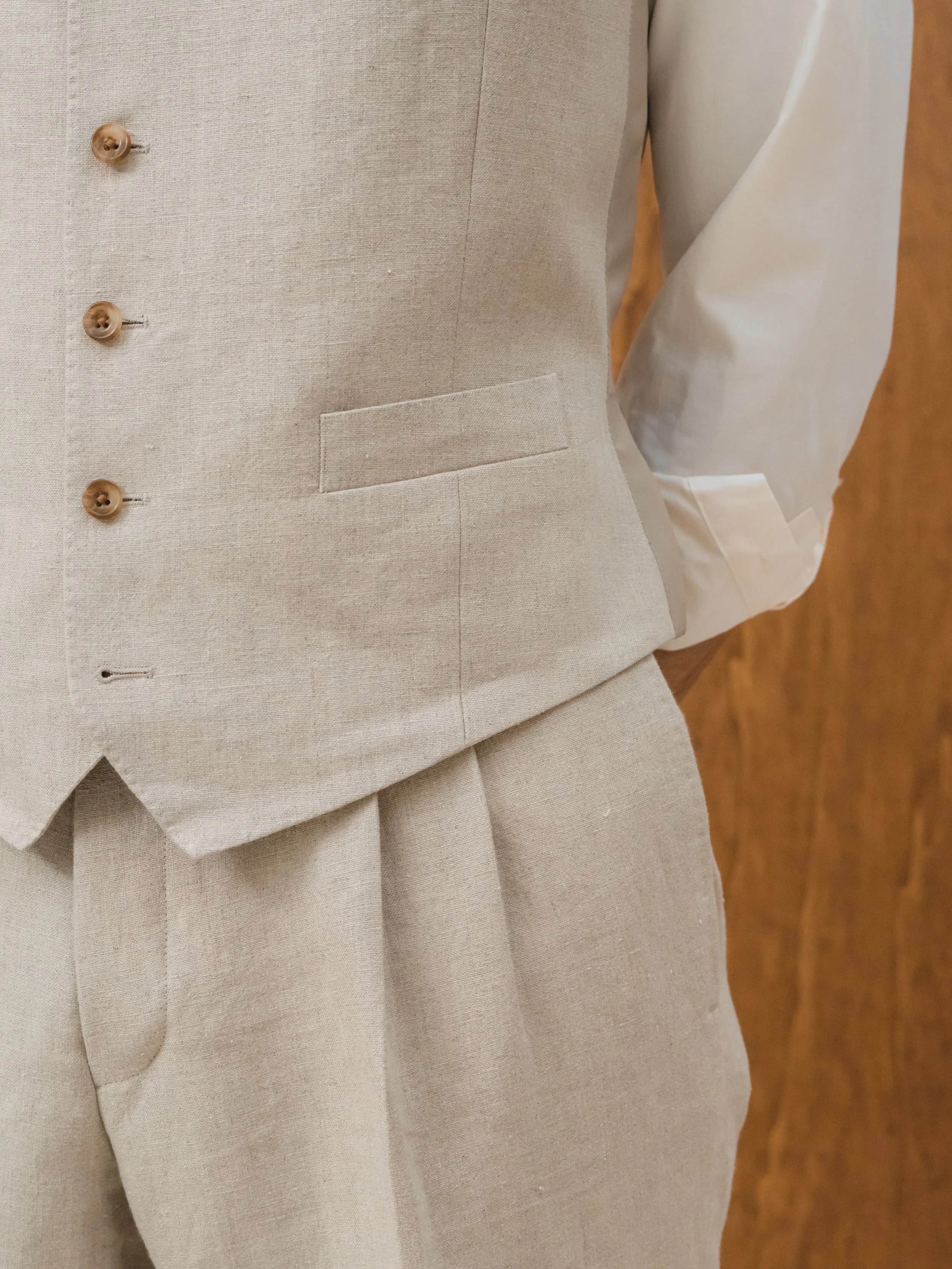 A linen suit, a light summer cloth