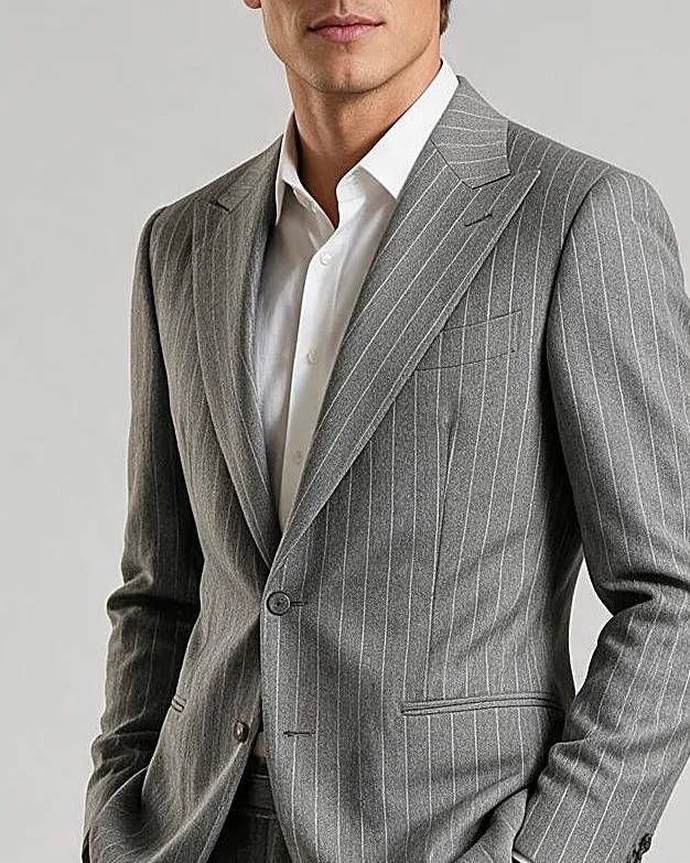 Gråbrun chalk stripe Super 110s jakkesæt, detalje af kraven