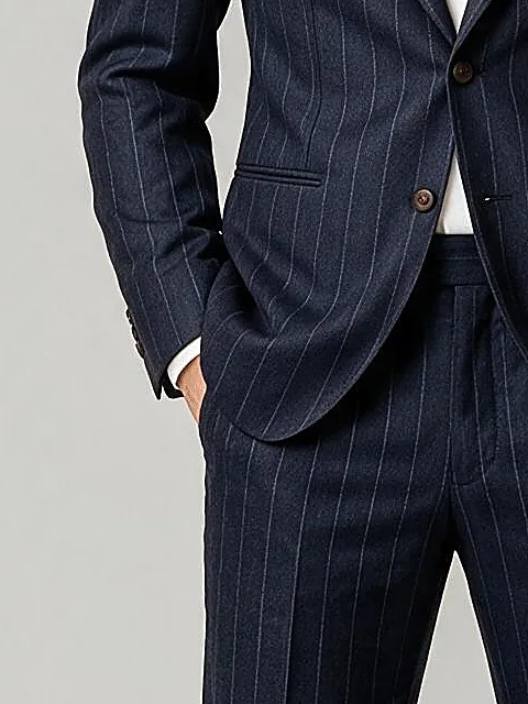 Mørk marineblå pinstripe jakkesæt, detalje af lommen