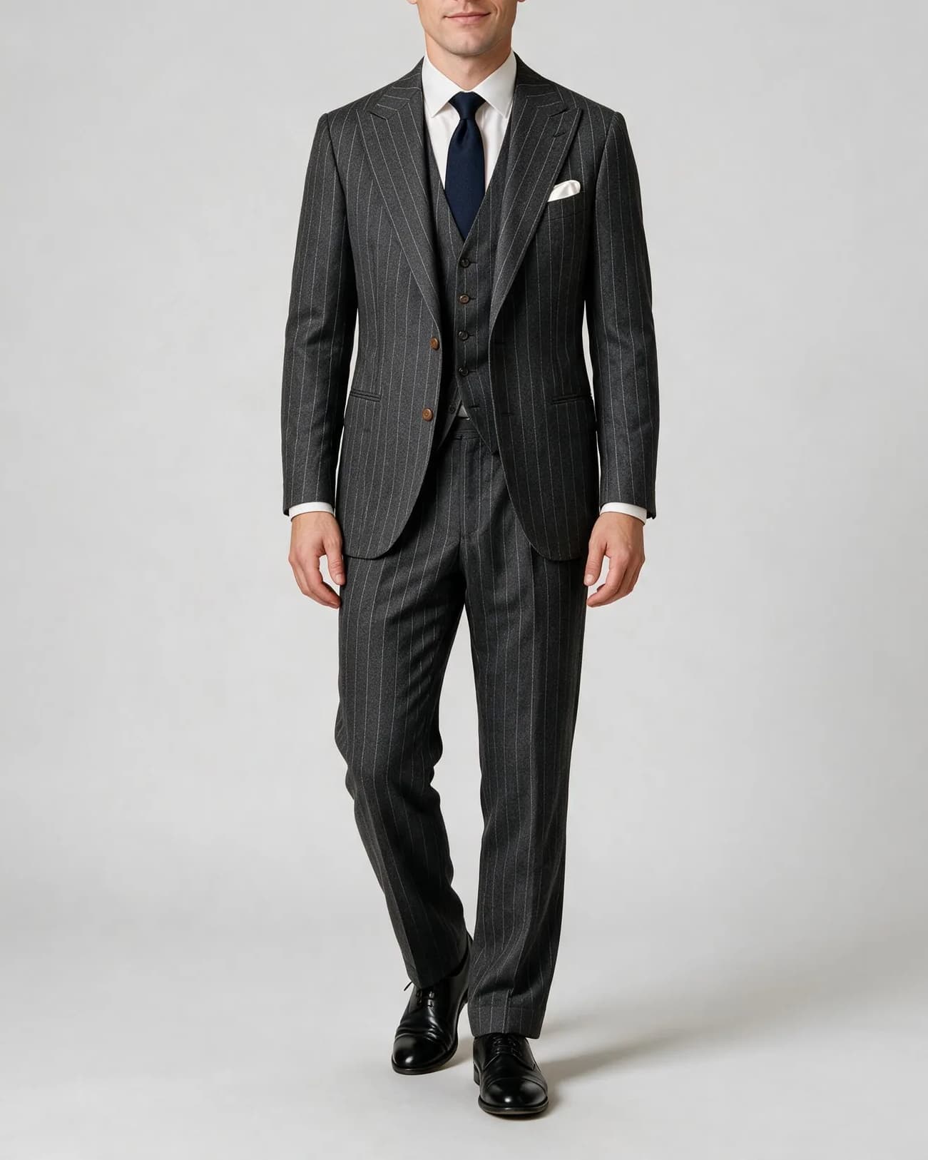 Mørkegrå pinstripe 3-piece jakkesæt, på model
