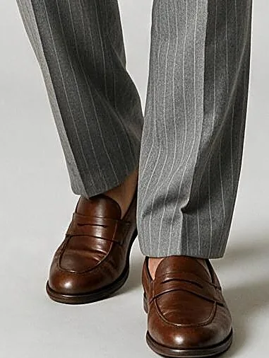 Gråbrun chalk stripe Super 110s 3-piece jakkesæt, detalje af buksebunden
