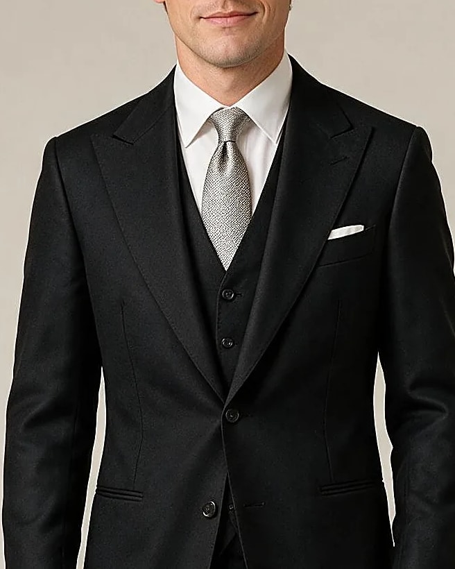 Black Super 110s 3-piece Suit from Tessitura di Quaregna, collar detail