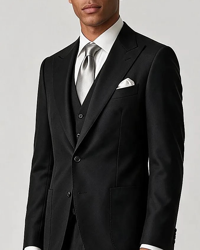 Black Super 110s 3-Piece Suit from Filarte in 275g, collar detail