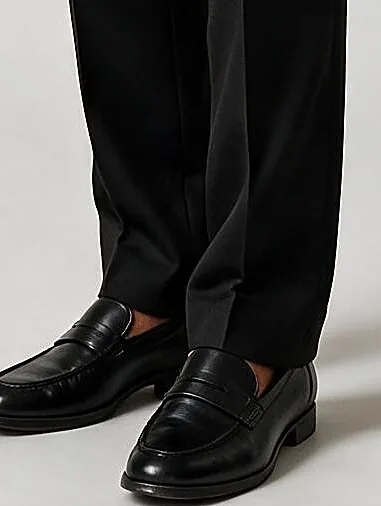 Black Super 110s 3-Piece Suit from Filarte in 275g, hem detail