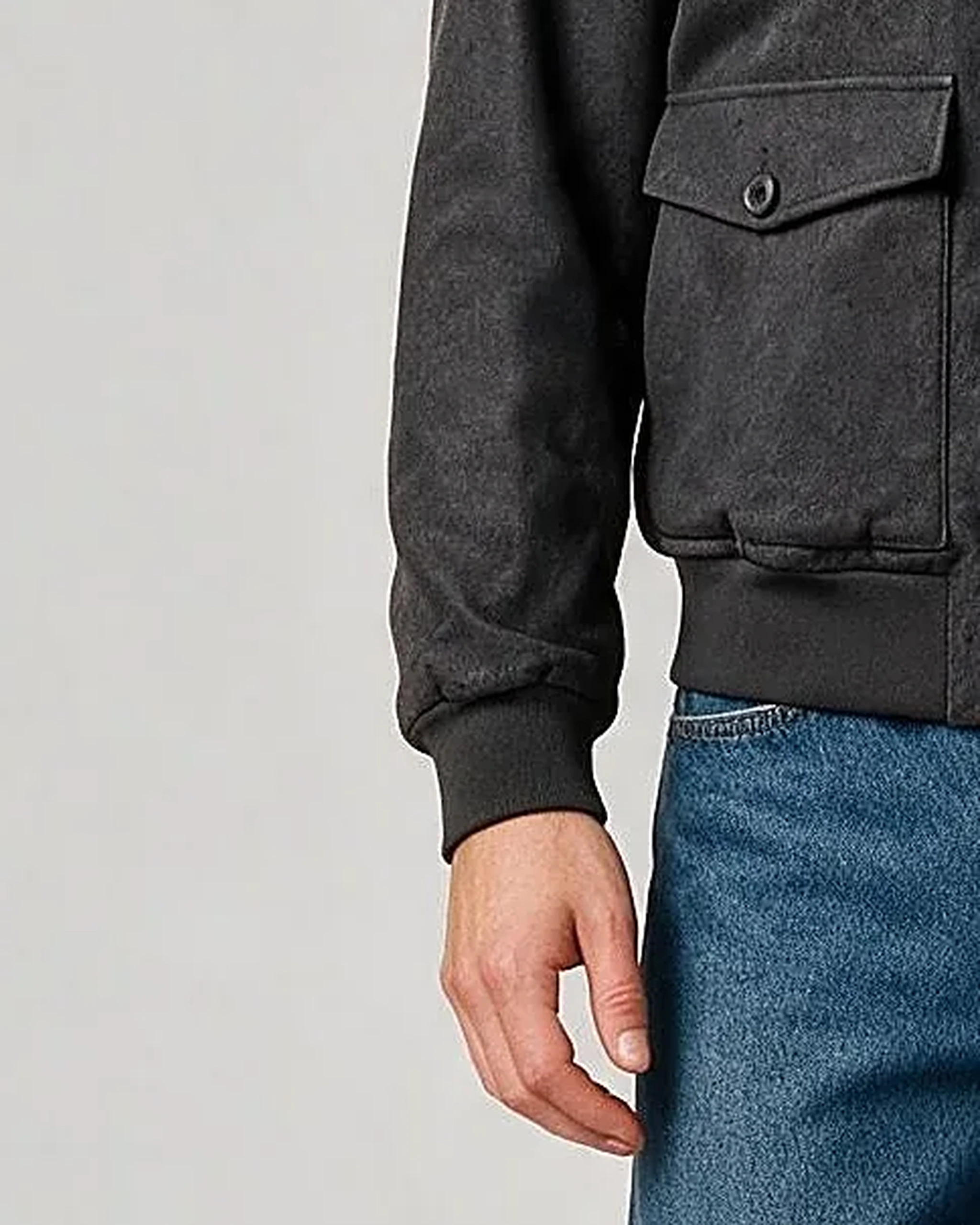 Koksgrå Bomber Jacket, detalje af manchetten