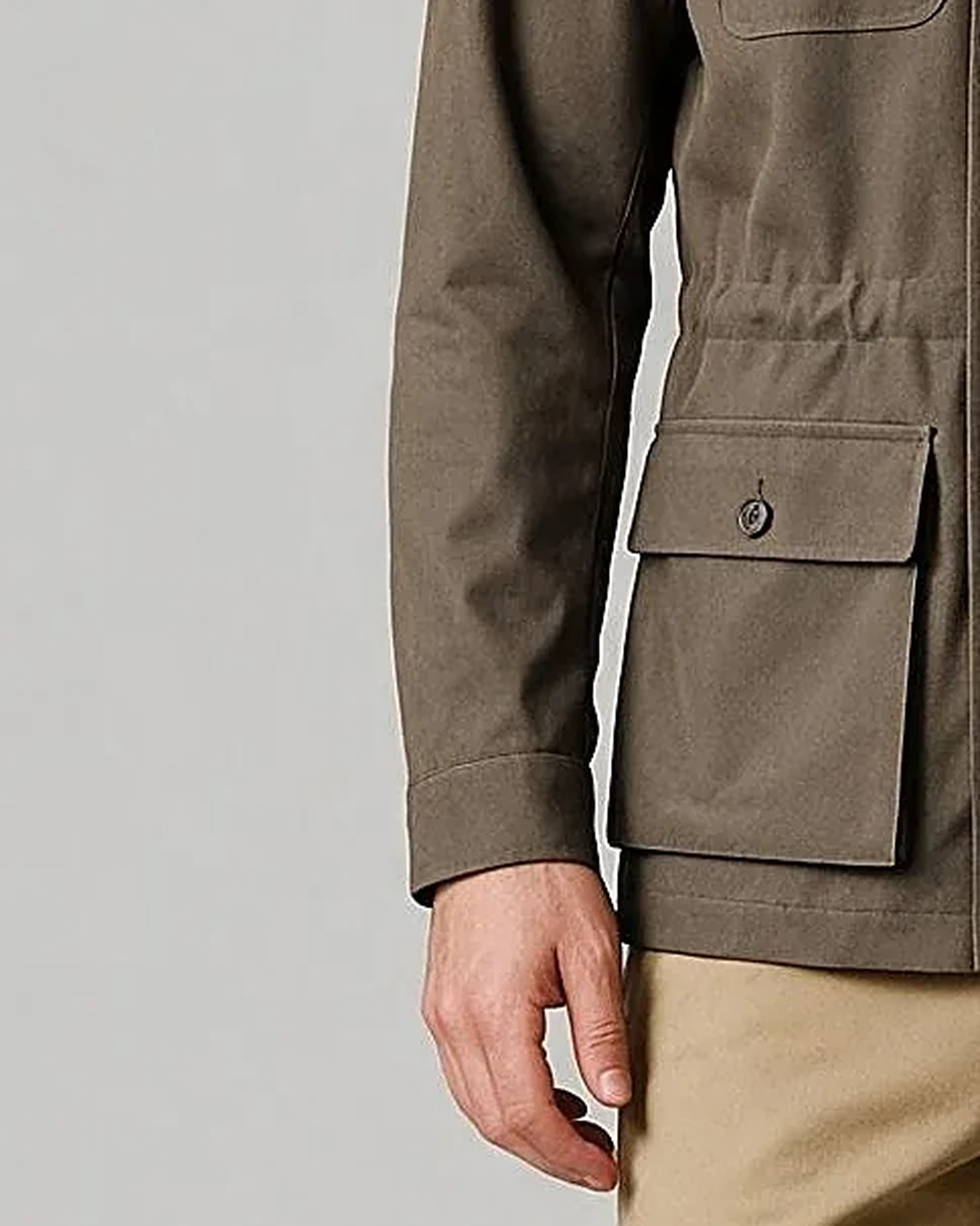 Khakigrøn Field jacket, detalje af manchetten