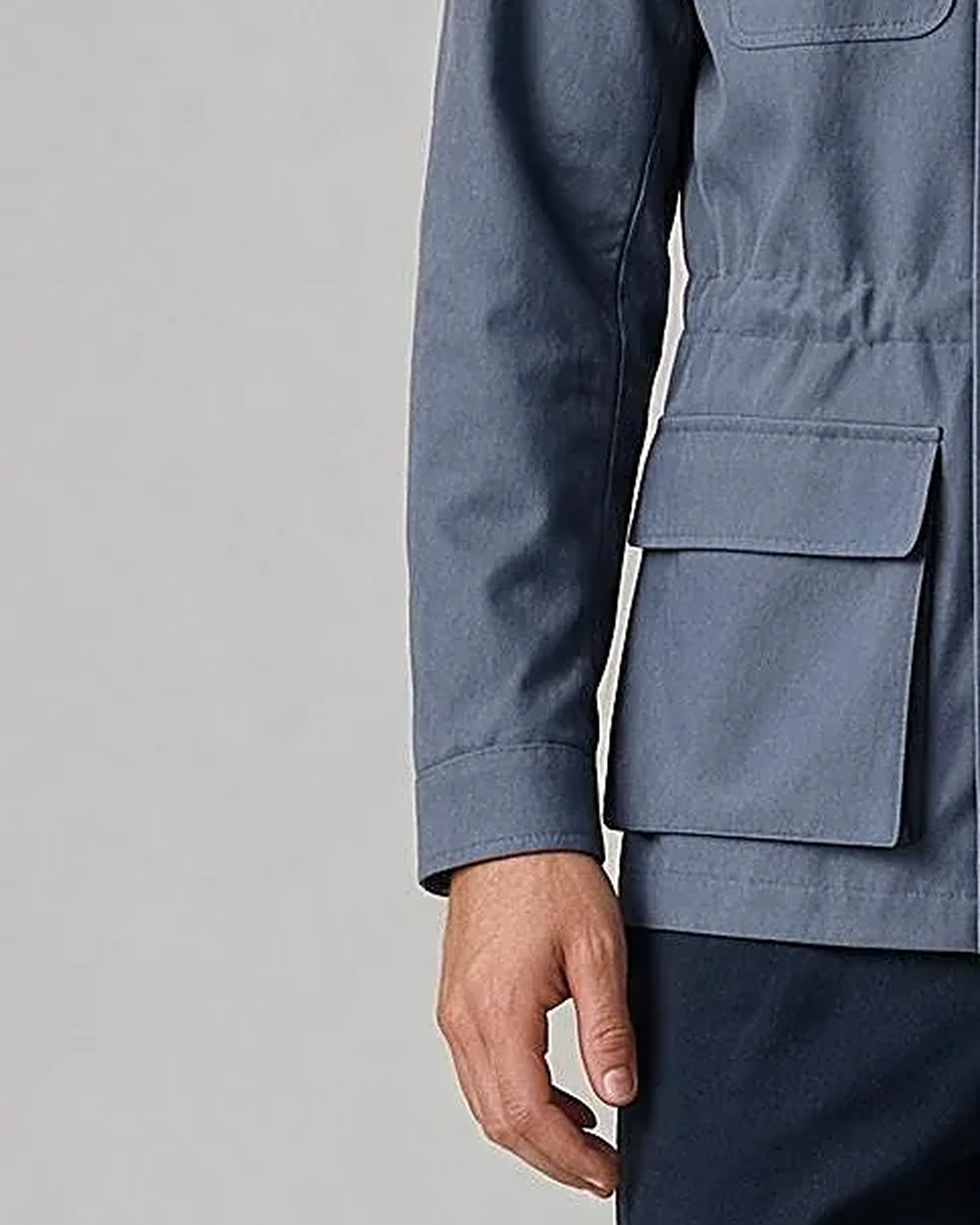 Blågrå Field jacket, detalje af manchetten