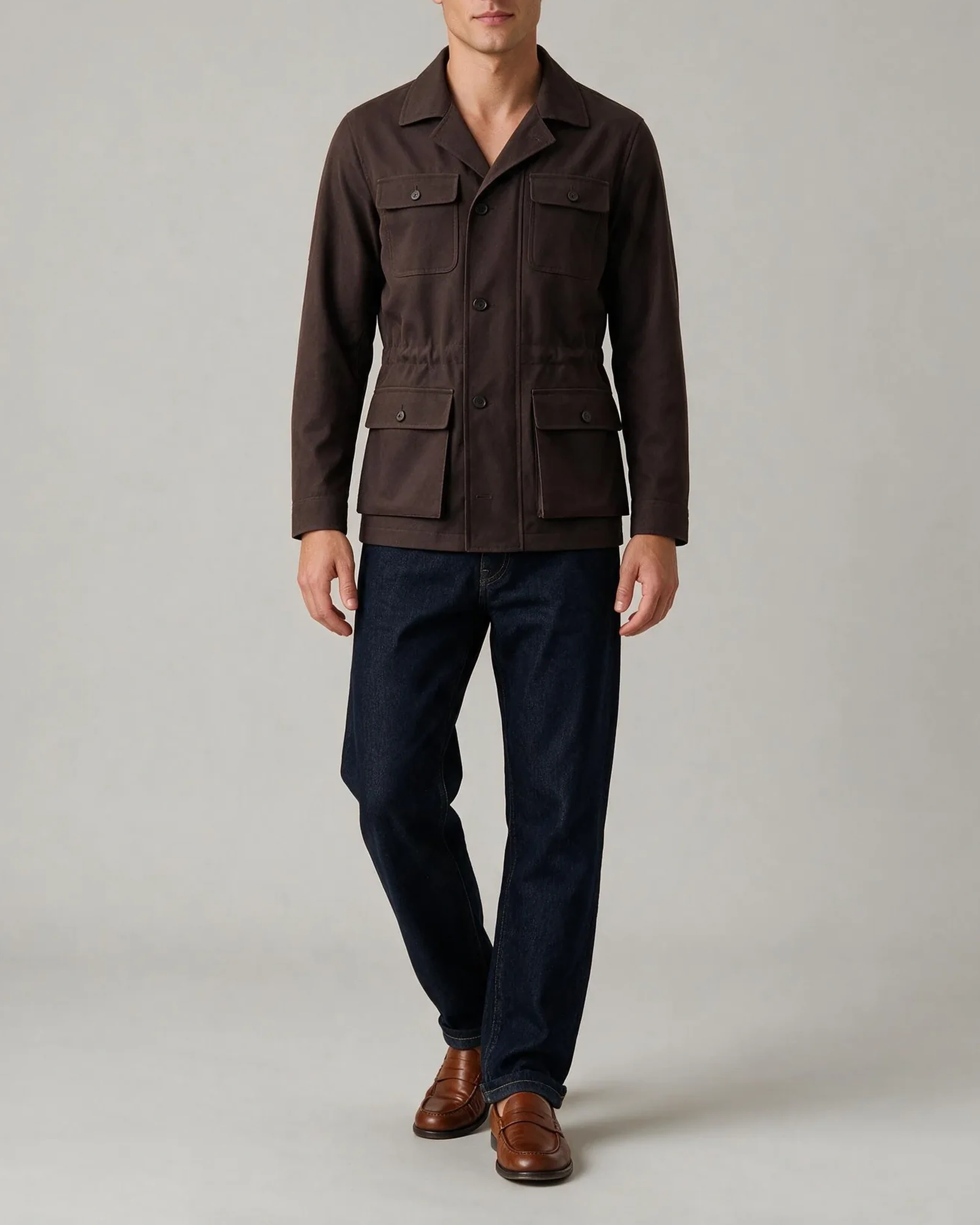 Mørkebrun Field jacket, på model