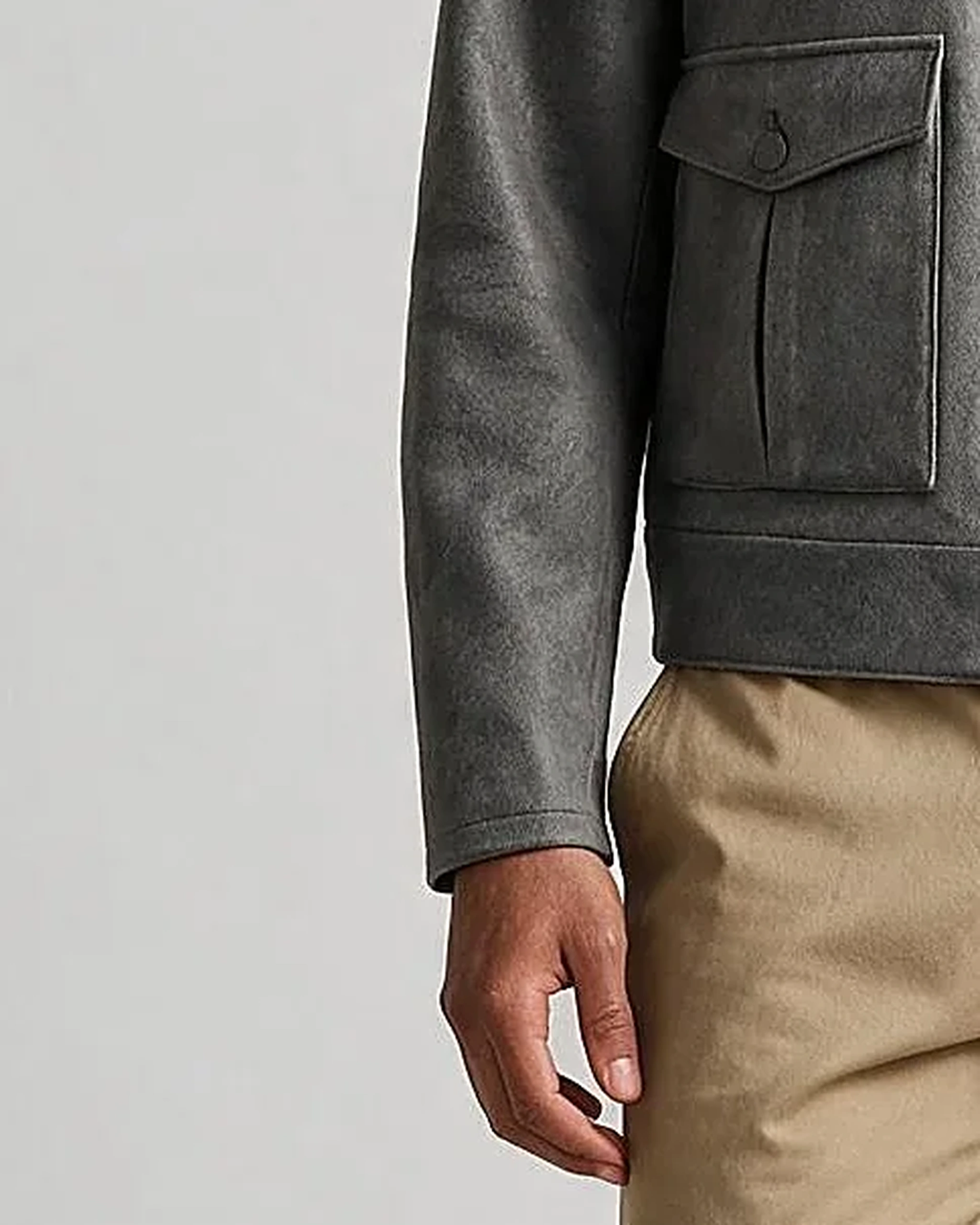 Mørk oliven vandafvisende Flight jacket, detalje af manchetten
