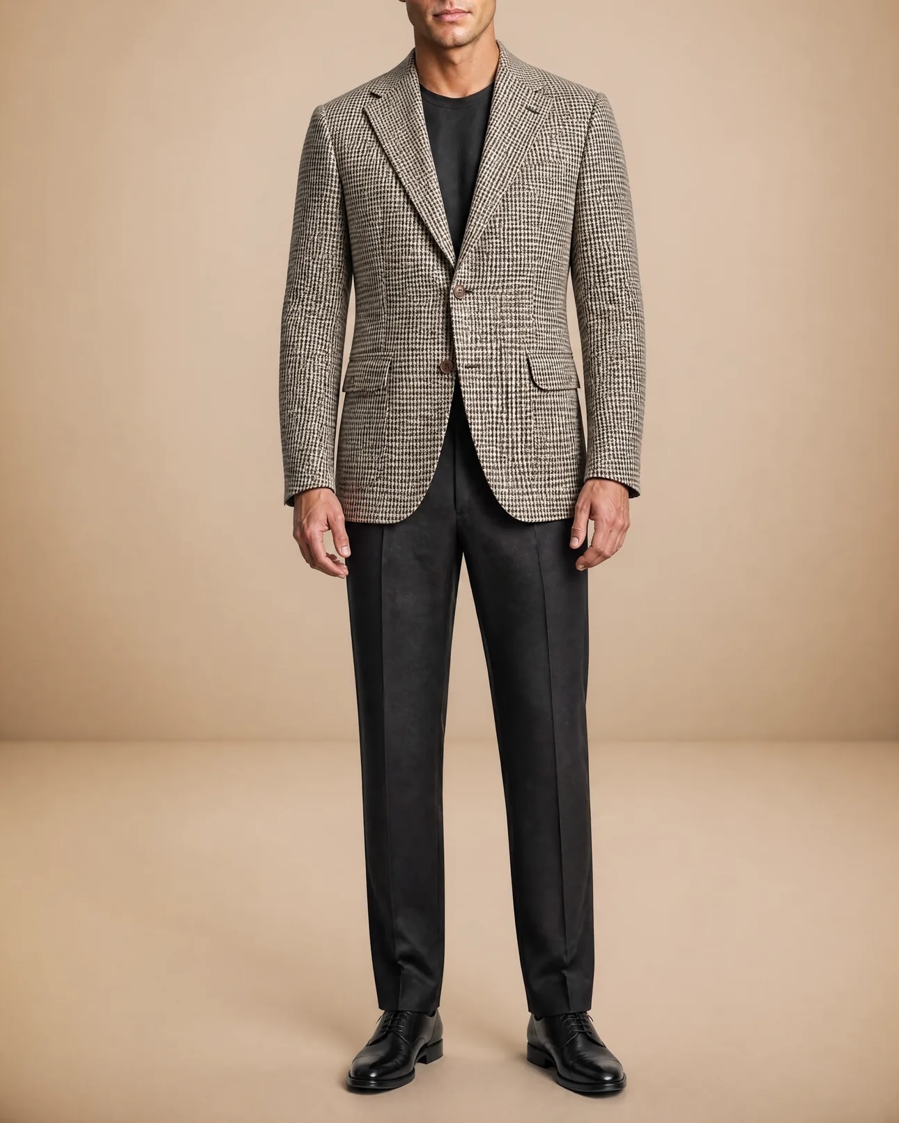 Sandbeige houndstooth blazer i engelsk uld, på model
