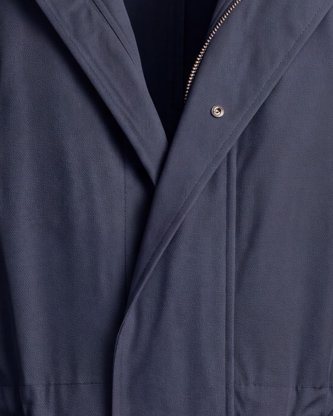 Marineblå Field jacket med lynlås, set forfra