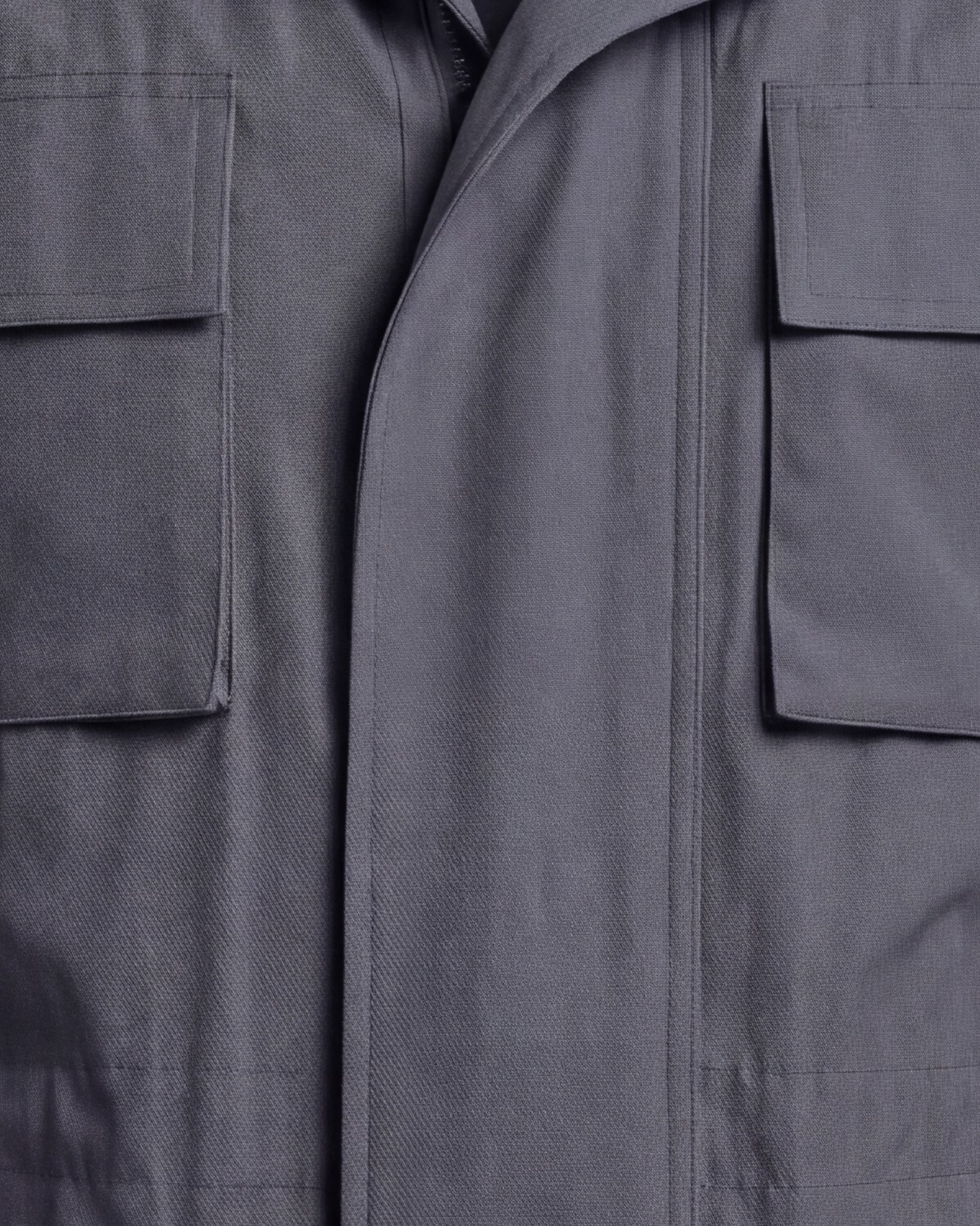 Stålgrå Field jacket med ståkrave, set forfra