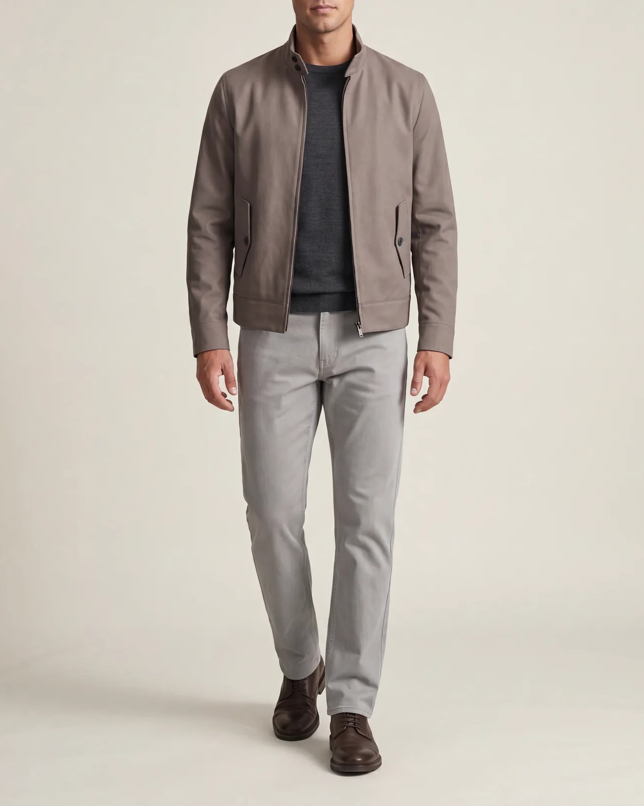 Gråbrun Harrington-jakke, på model