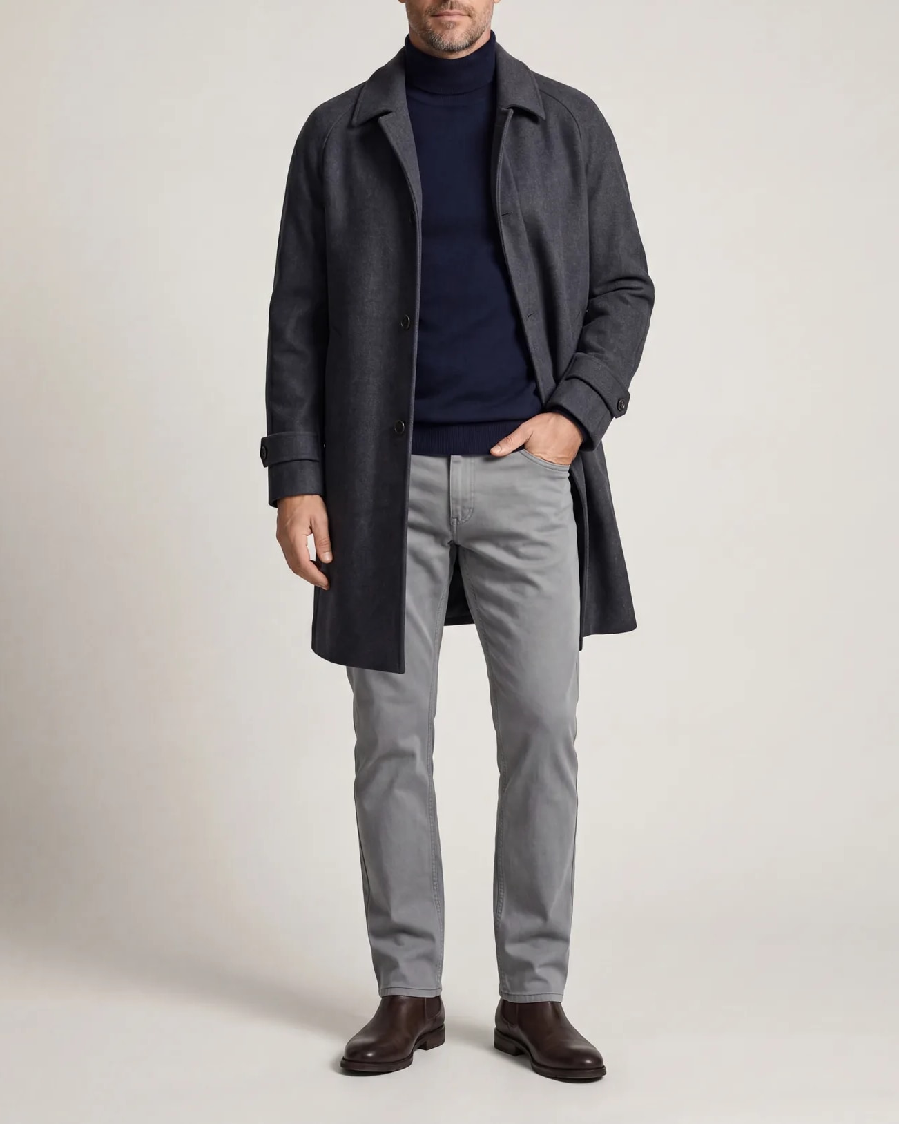 Charcoal lang Merino uld frakke, på model