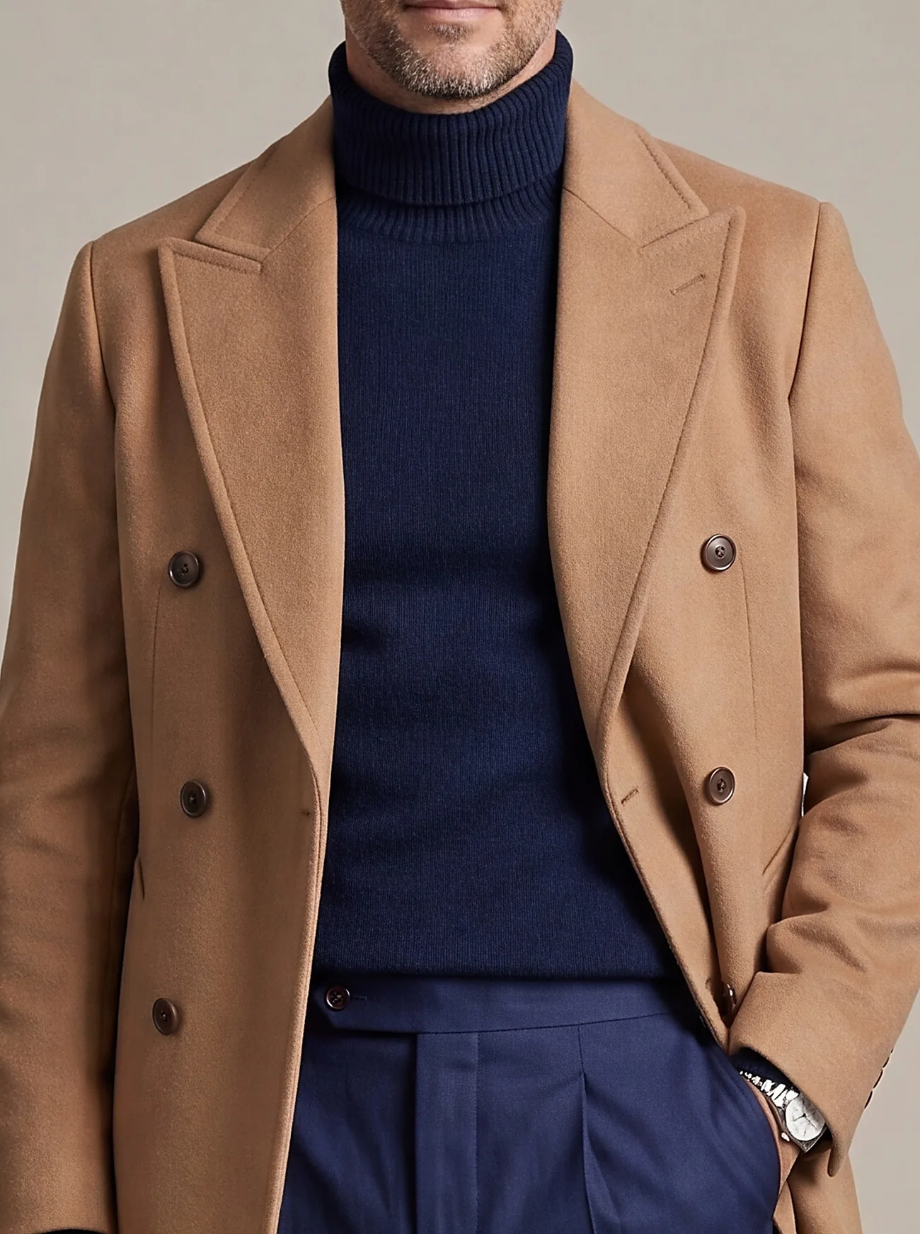 Double-Breasted Camel Coat in Wool and Cashmere, collar detail