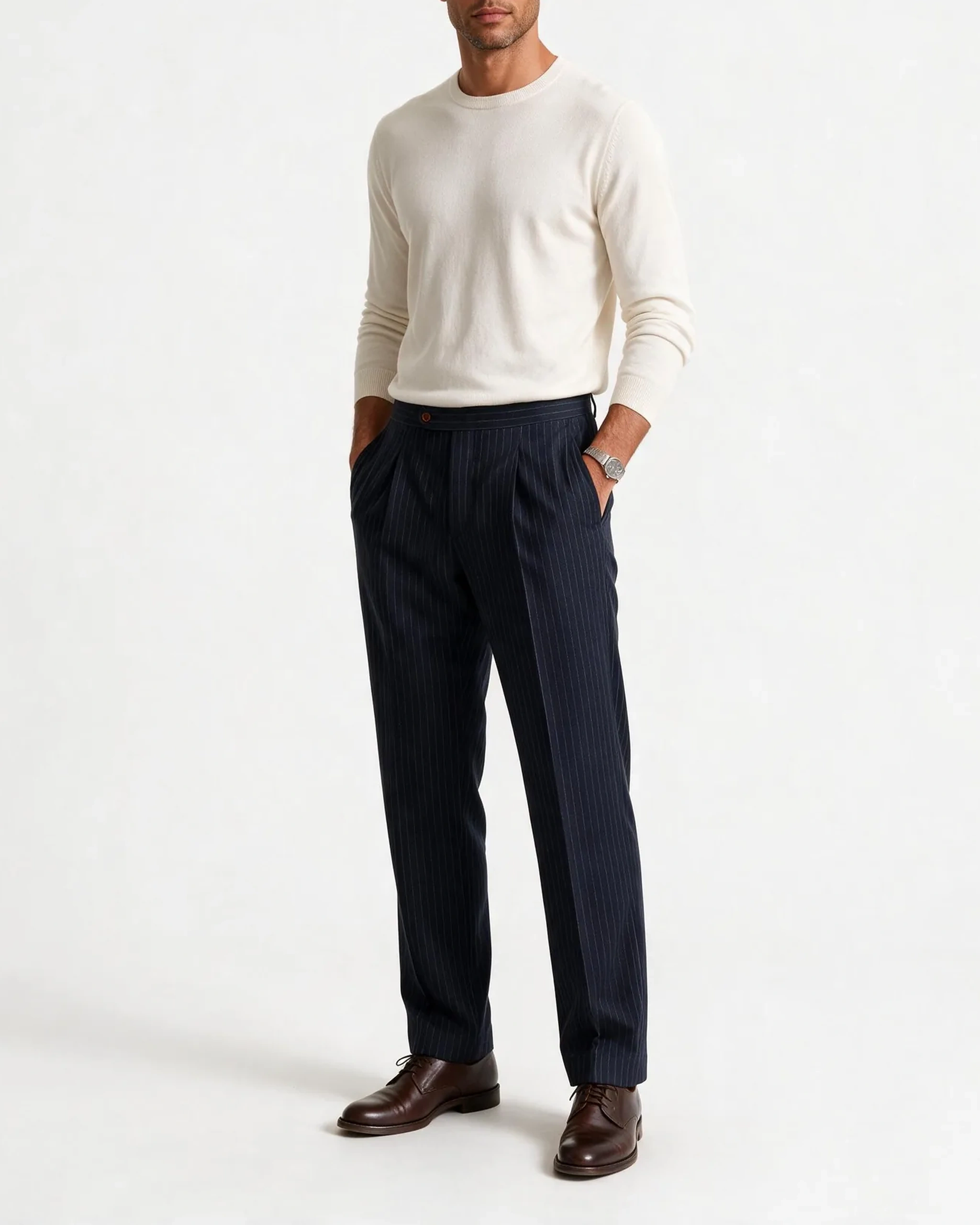 Marineblå pinstripe jakkesætsbukser fra HOV Collection, på model