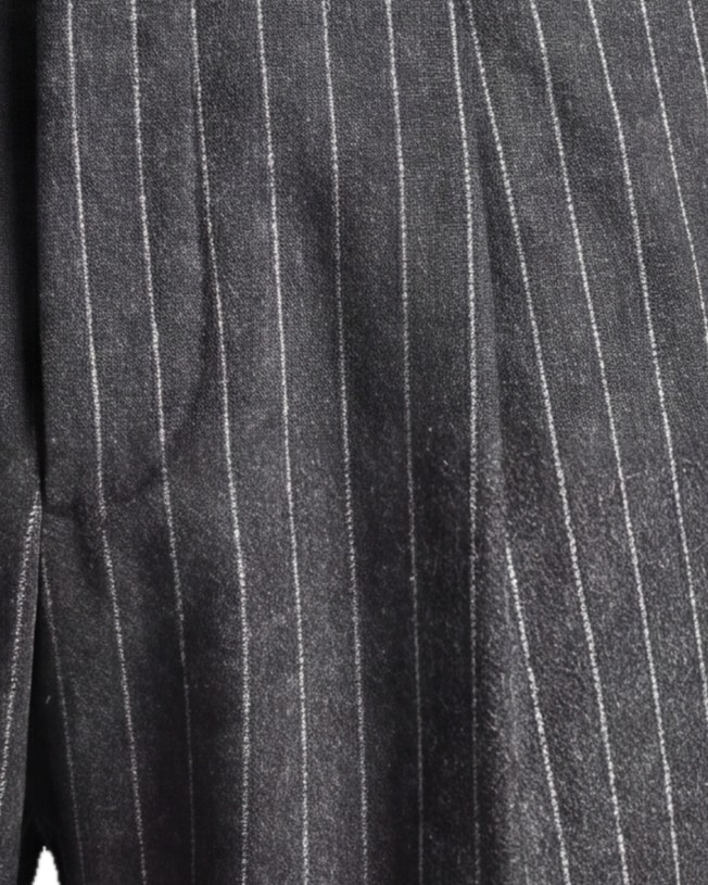 Antracitgrå pinstripe jakkesætsbukser, detalje af lommen
