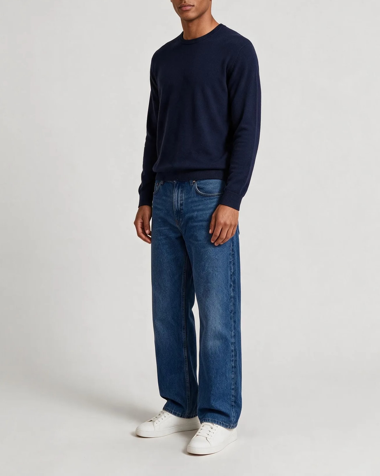 Vasket indigo wide leg jeans, på model