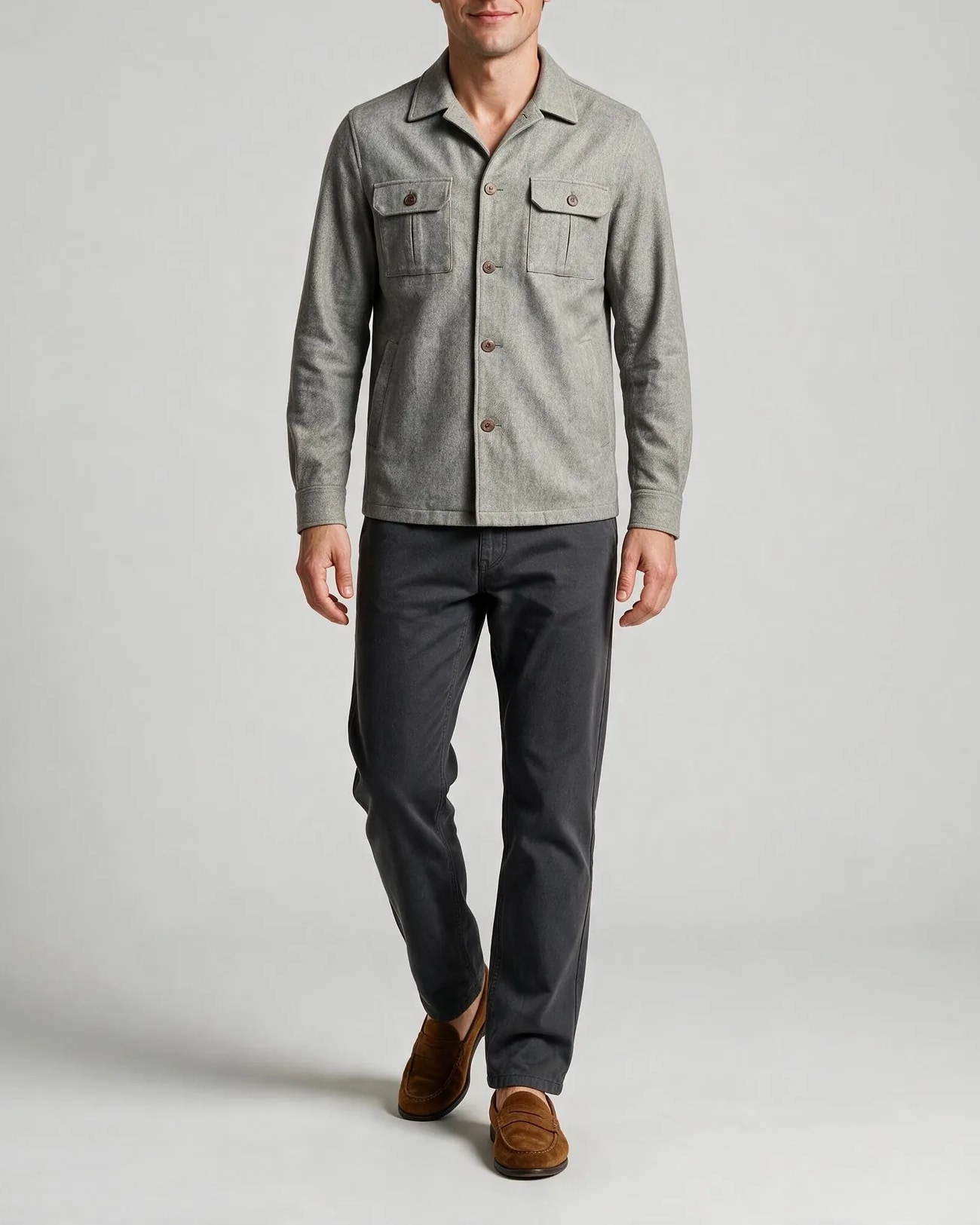 Lys grå uld flannel shirt jacket, på model
