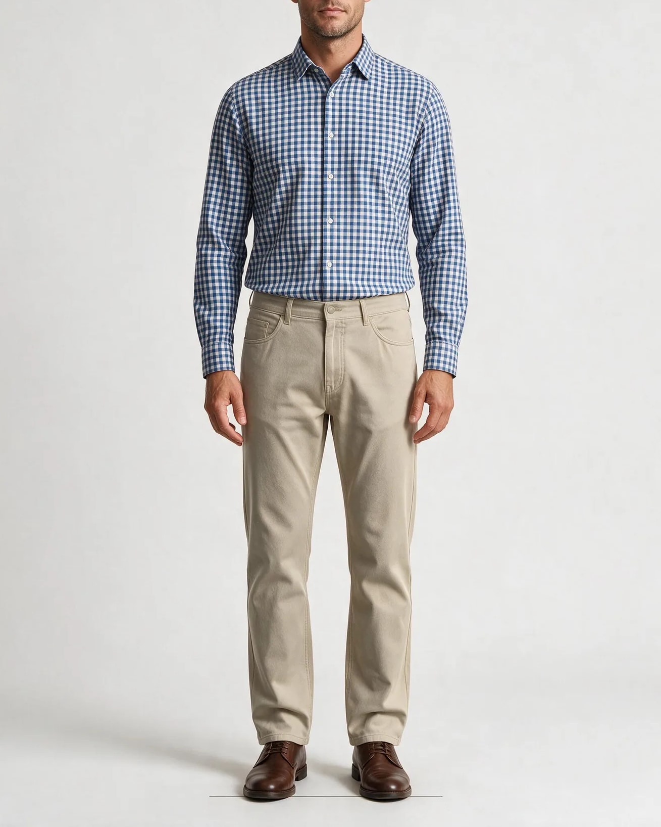 Blå og hvid gingham skjorte, på model