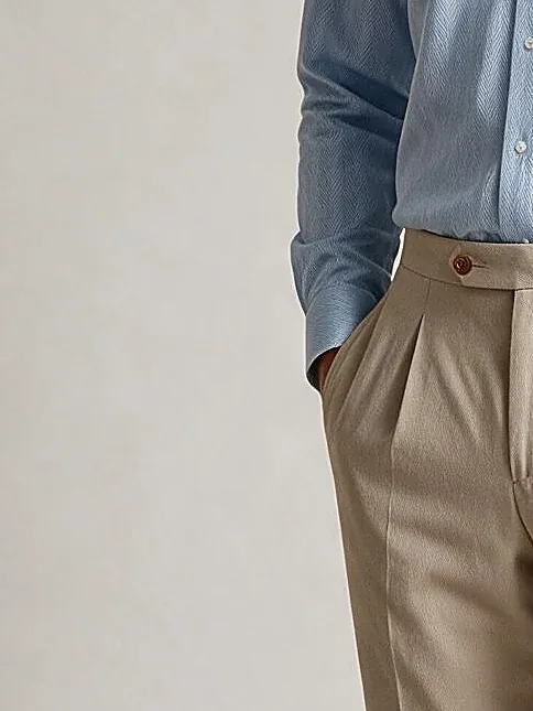 Lyseblå herringbone skjorte, detalje af manchetten