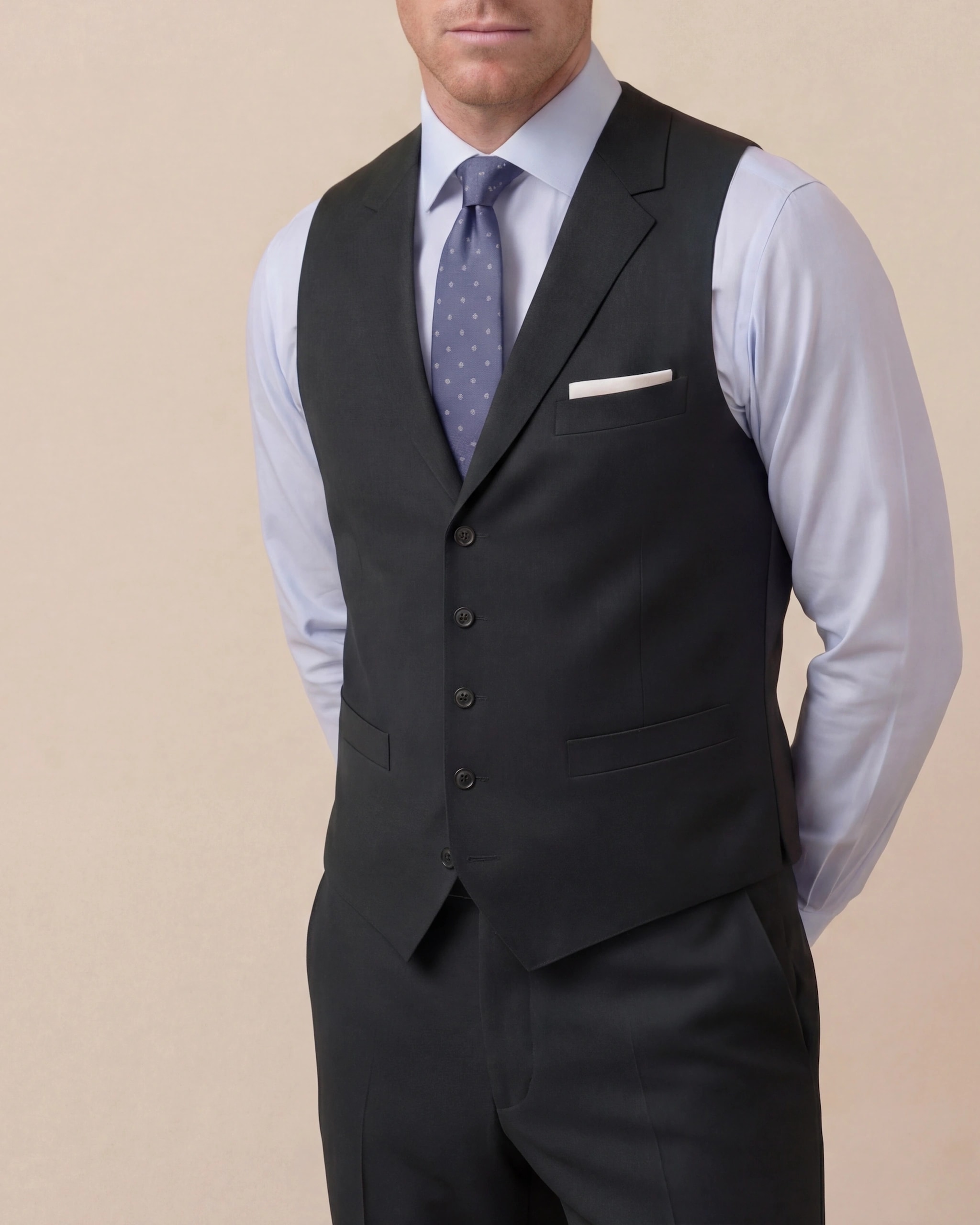 Sort Super 120s uld vest, på model
