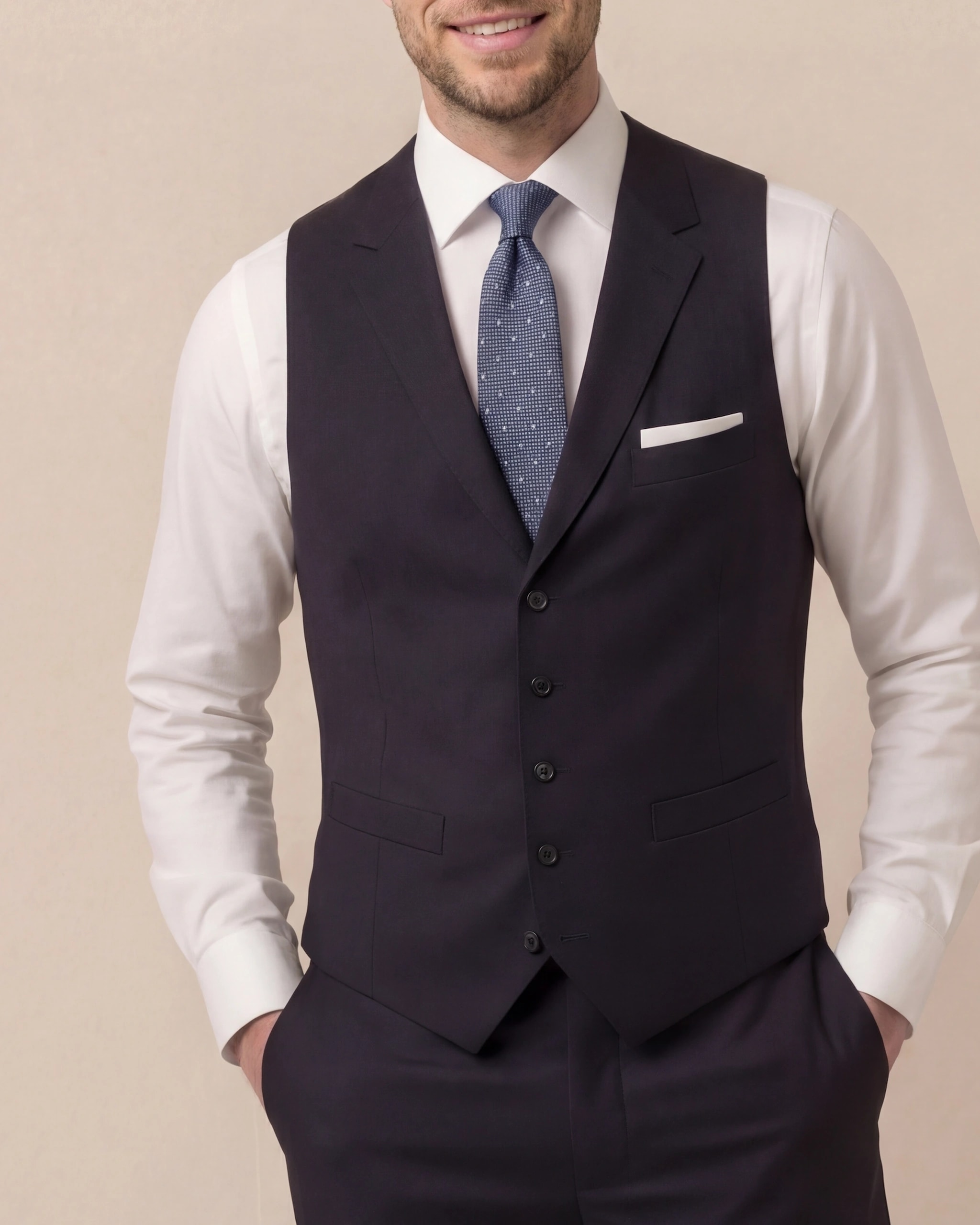Marineblå Super 120s uld vest, på model