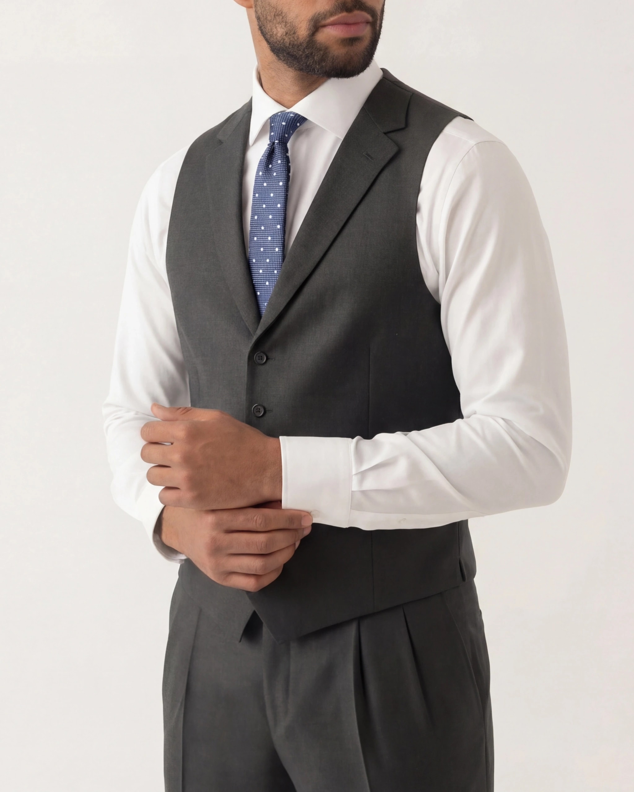 Mørk koksgrå Merino uld vest, på model