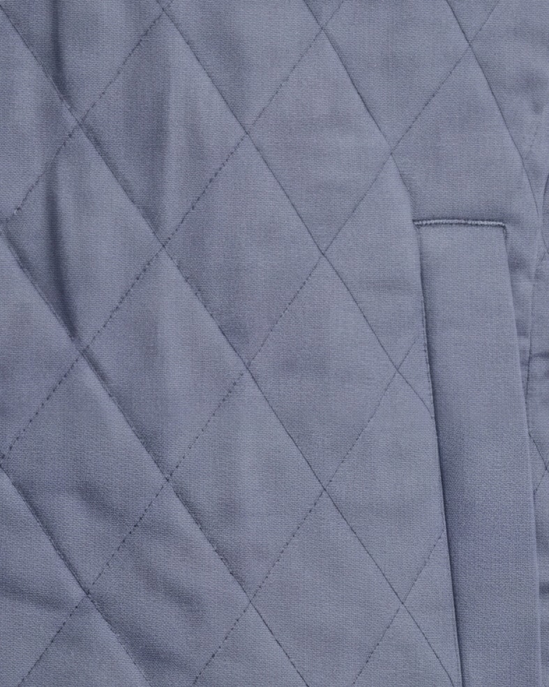 Blågrå quiltet gilet, detalje af lommen