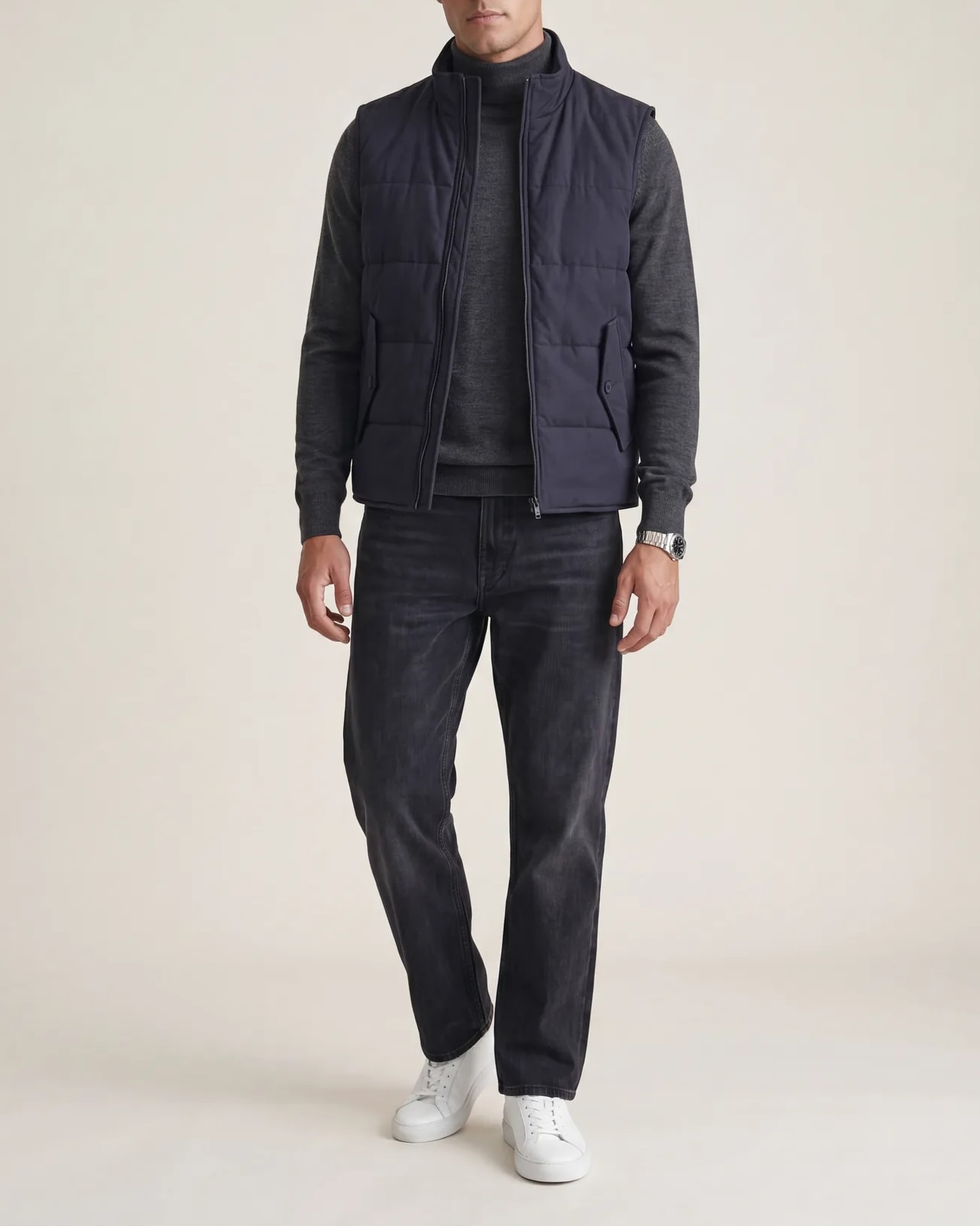 Mørk marineblå panelled gilet, på model