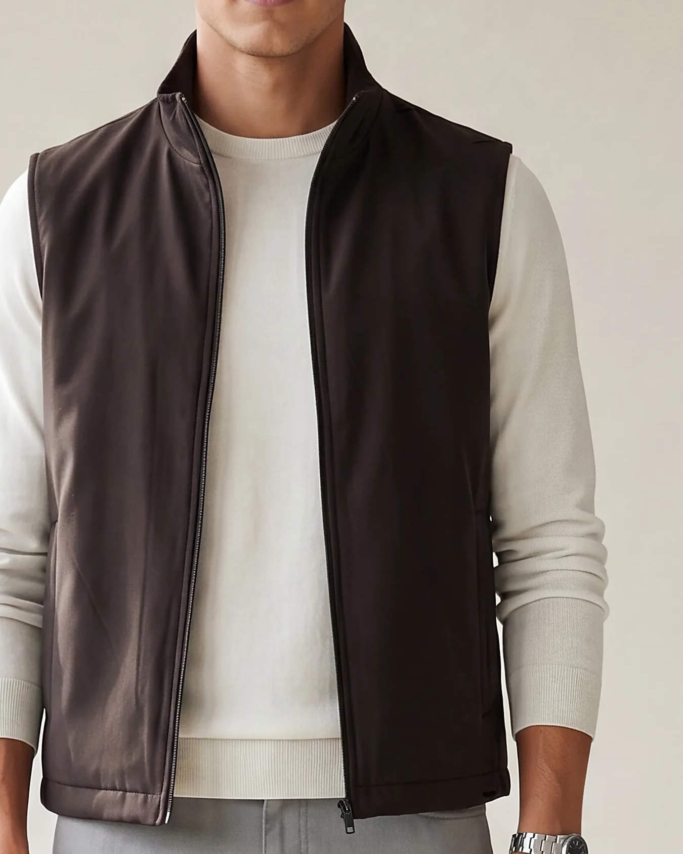 Black-Brown Seasonal Gilet, collar detail