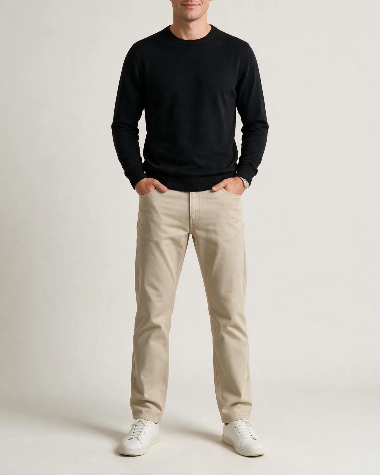 Sort Merino Uld crewneck, på model