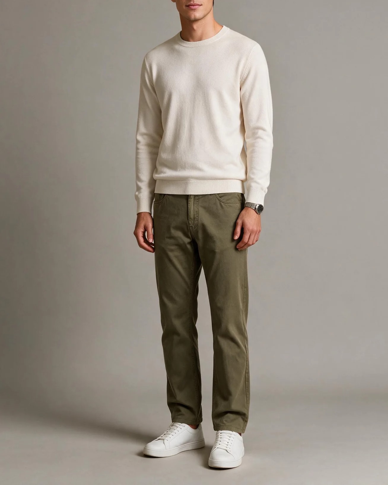 Olivengrønne chinos i bomuld, Olivengrøn bomulds-chinos, på model