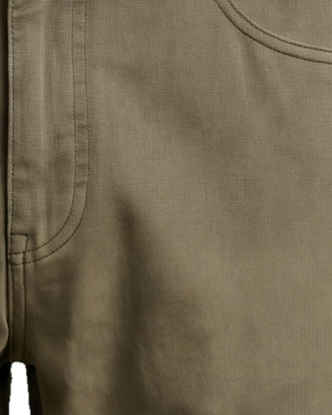 Olivengrøn bomulds-chinos, detalje af lommen