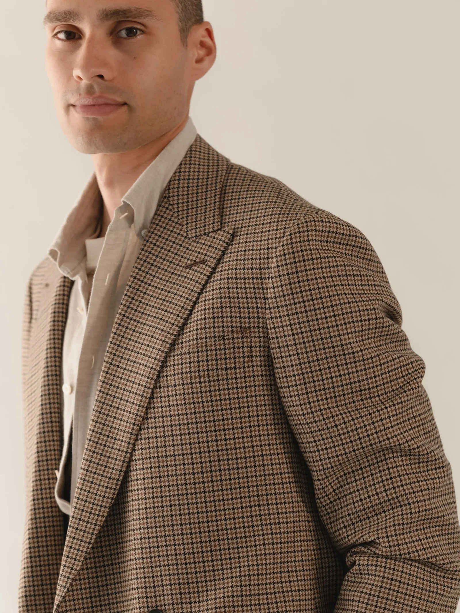 Brown houndstooth blazer close up, the warm blazer