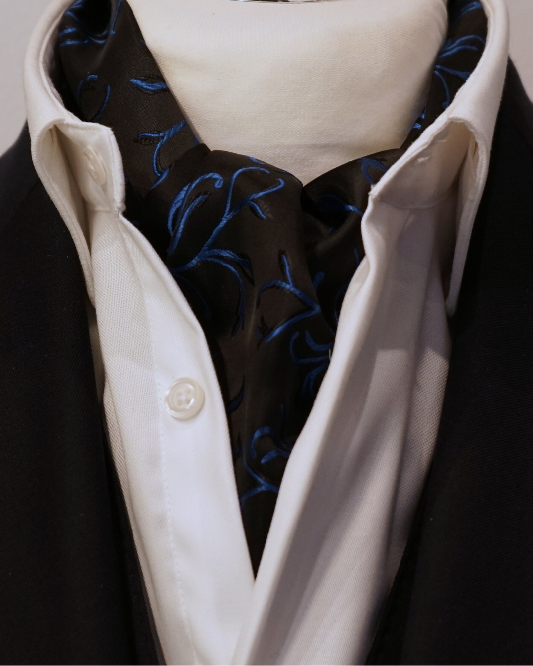 Black and Blue Ascot