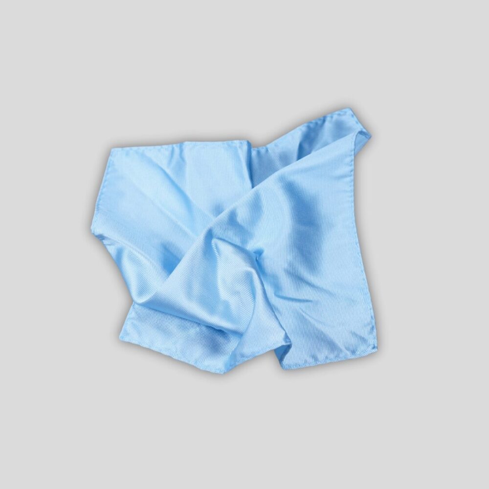 Lommetørklæde i lyseblå twill-silke