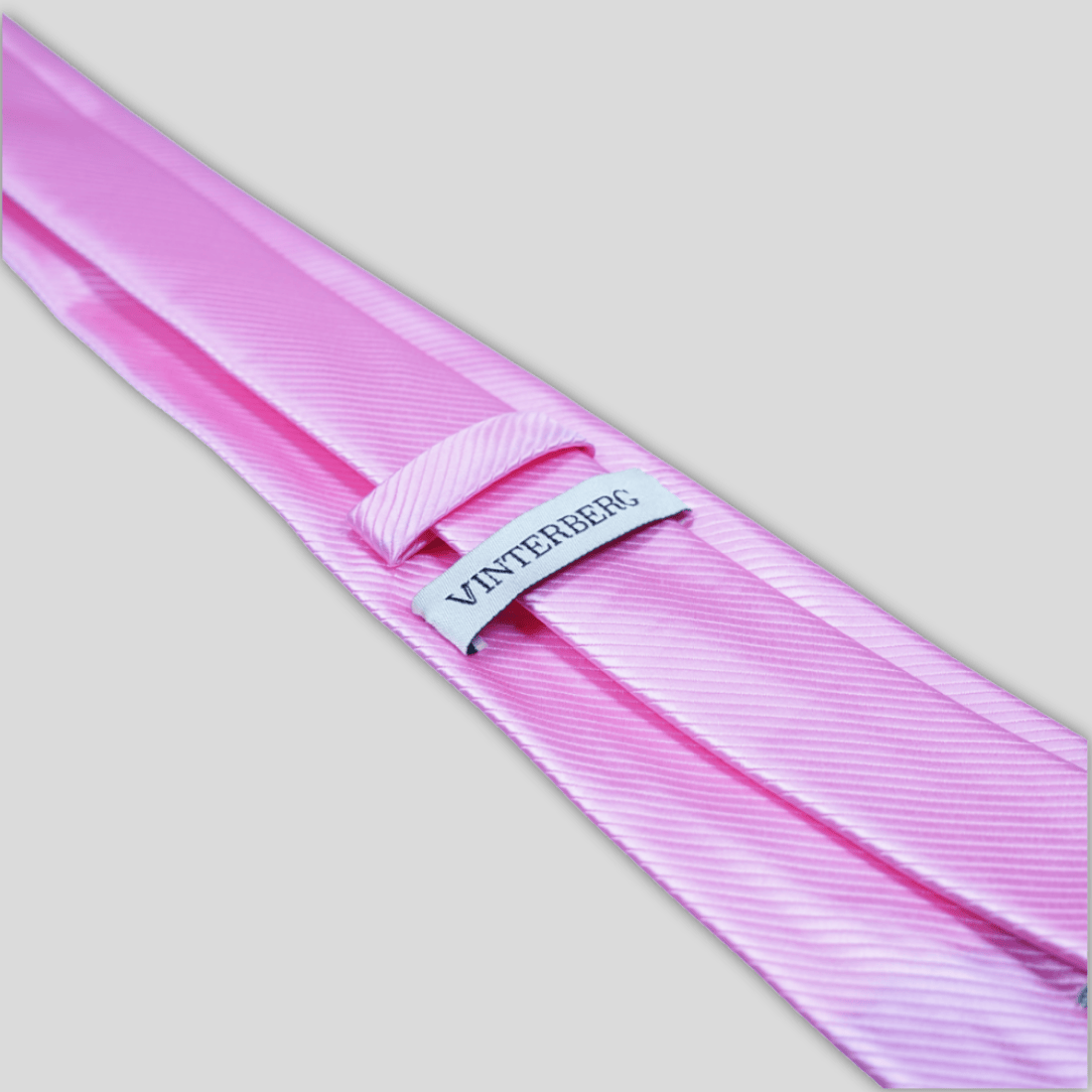 Lyserødt mat silkeslips1