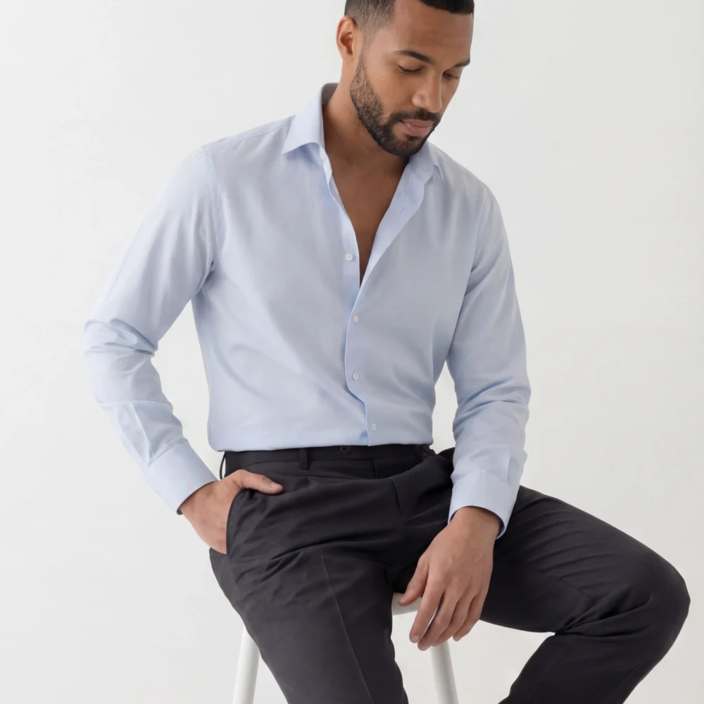 Lyseblå skjorte i bomuldstwill