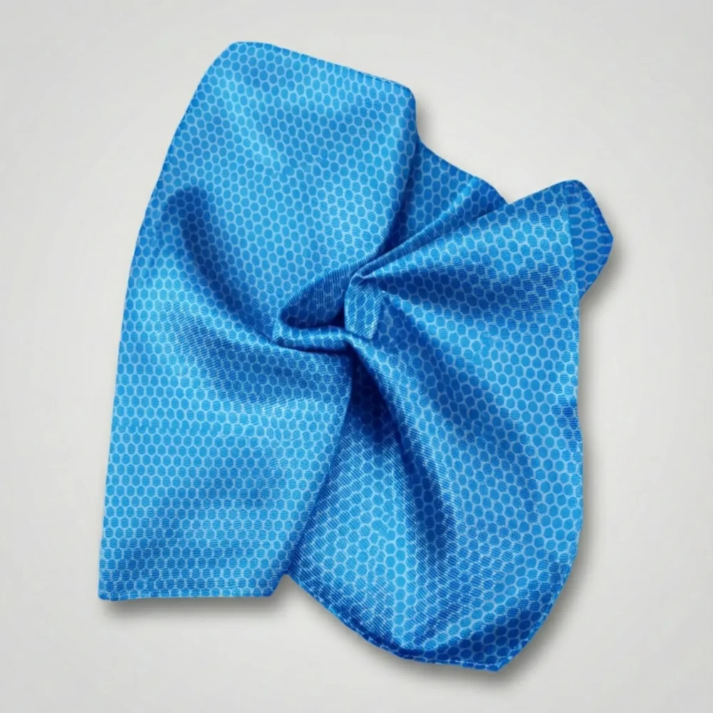 Lommetørklæde i silke med blå prikker Blue Dots Silk Pocket Square