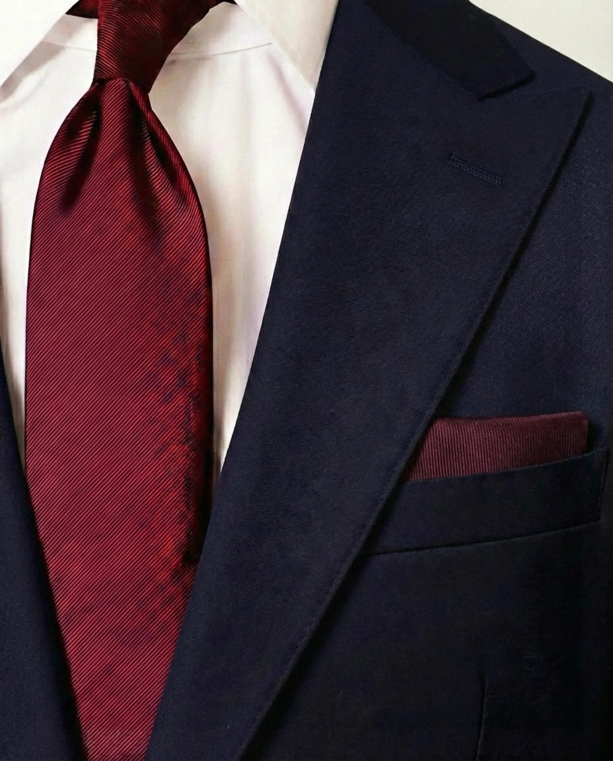 Lommetørklæde i bordeaux silke Burgundy Silk Pocket Square